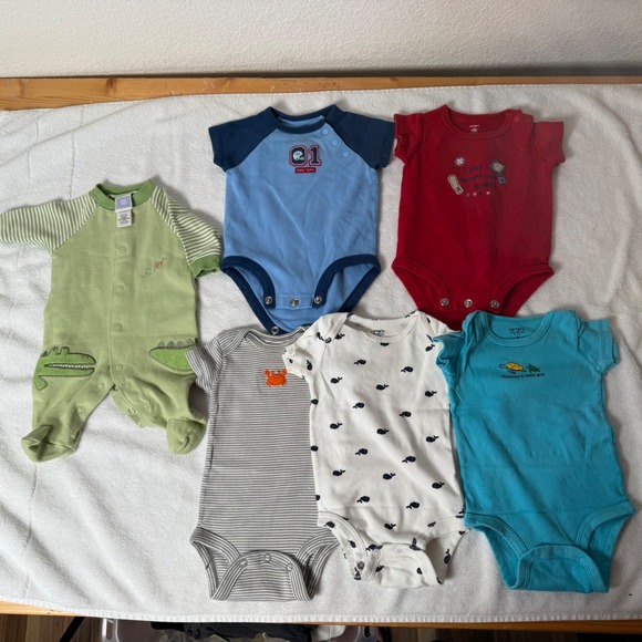 Carters Baby Bodysuits Lot of 6 Newborn 3 Months Neutral Colors - Picture 1 of 7